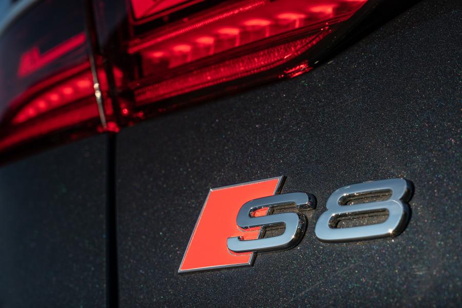 Логотип Audi S8 (D5) 2019 года  (NA) (фото 20 из 40)